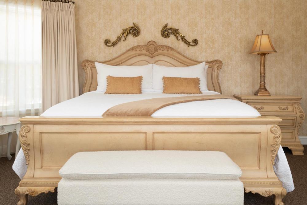 Mt. Washington Suite interior